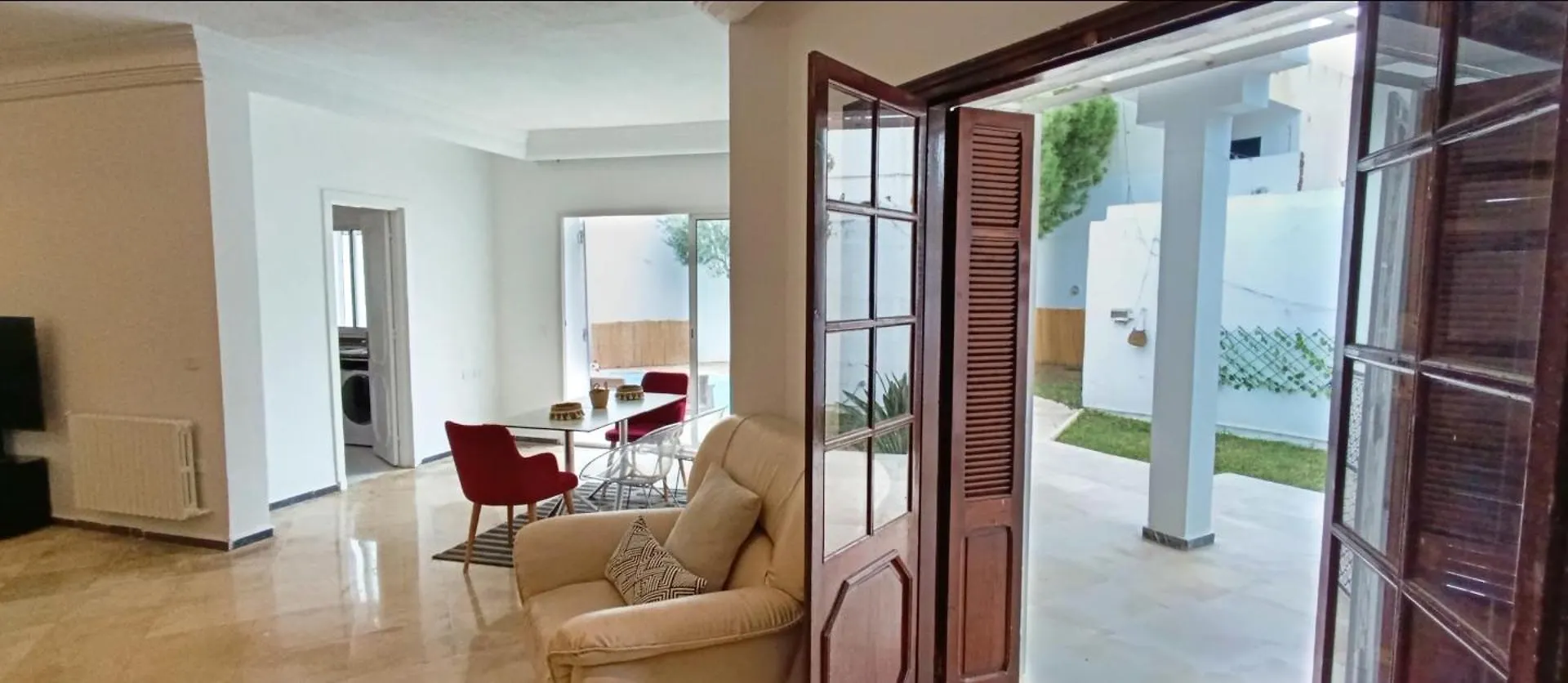 Dalton'S Villa With Pool Sukrah